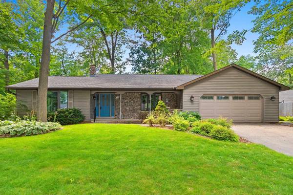 2096 CANDLE WAY, Green Bay, WI 54304
