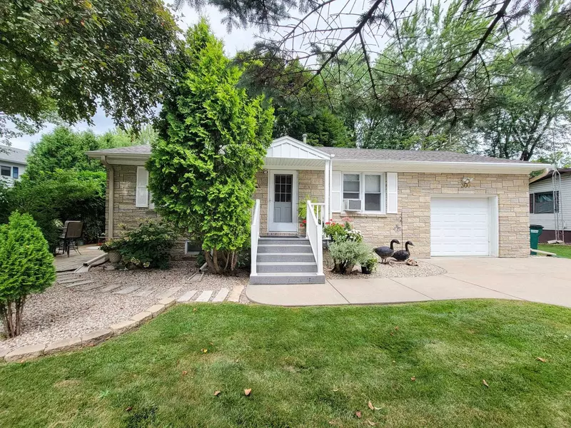 300 MILWAUKEE ST, Fremont, WI 54940-9045