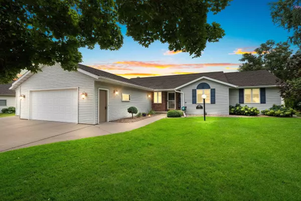 711 WOODLAWN RD, Luxemburg, WI 54217