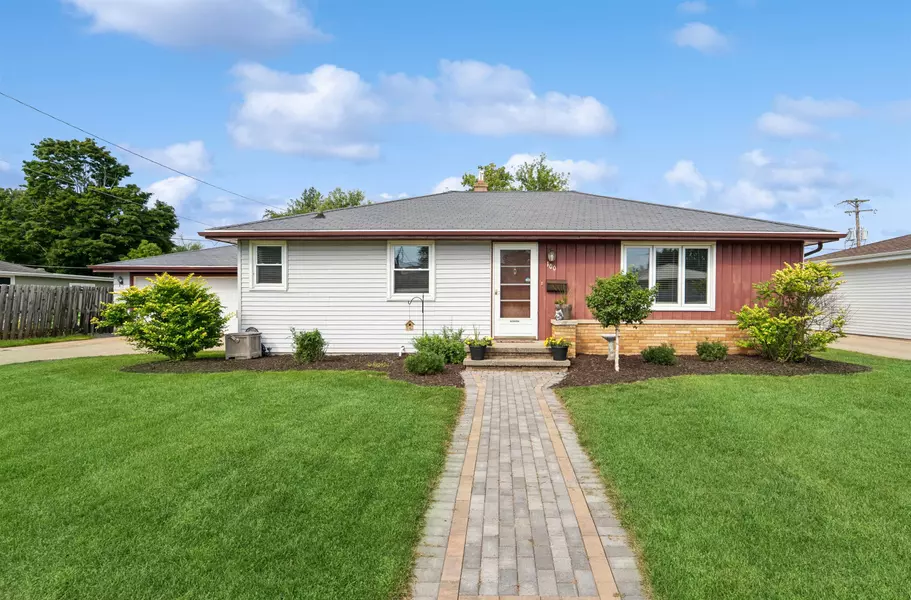 100 DANIEL CT, Combined Locks, WI 54113