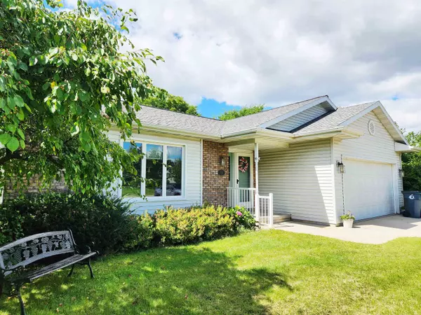 114 UNIVERSITY DR, Fond Du Lac, WI 54935-2937