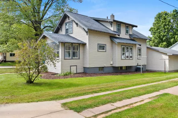 Shawano, WI 54166,317 W 3RD ST