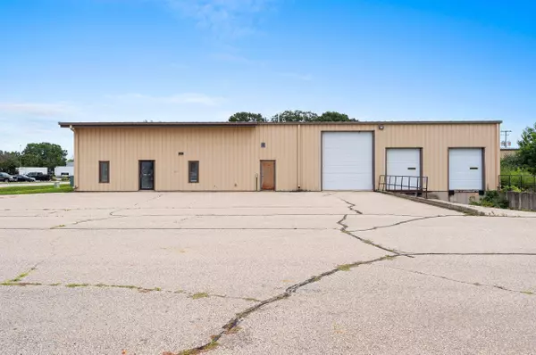 1373 KIMBERLY DR, Neenah, WI 54956