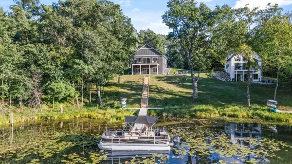 W5066 W LONG LAKE RD, Waupaca, WI 54981