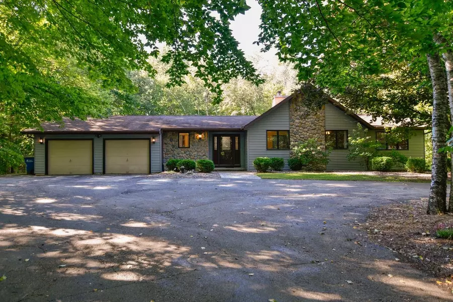 3445 SHADY LN, Suamico, WI 54313
