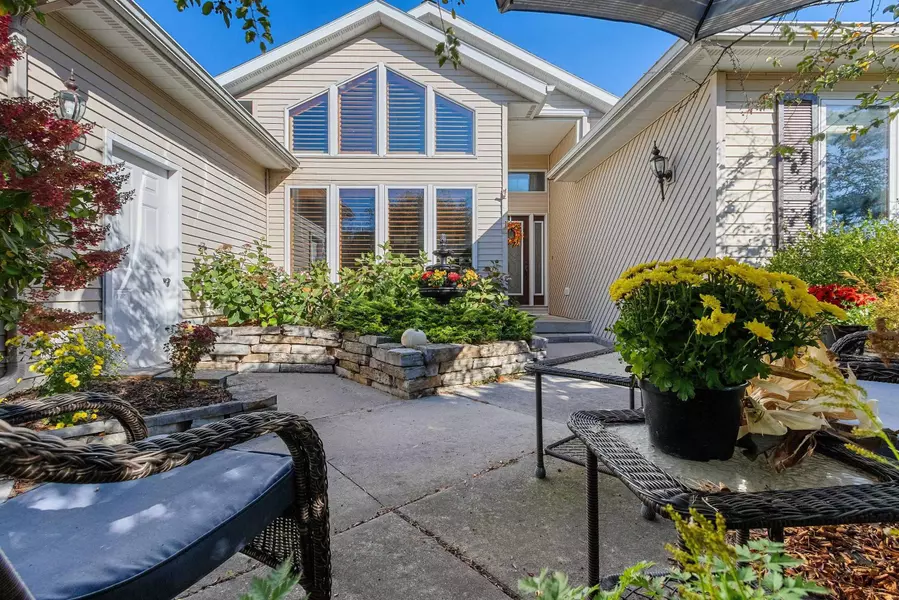 3718 WESTWOOD LN, Manitowoc, WI 54220-1672