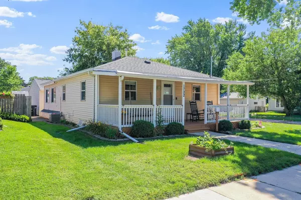 1702 SPRUCE ST, Oshkosh, WI 54901-2842