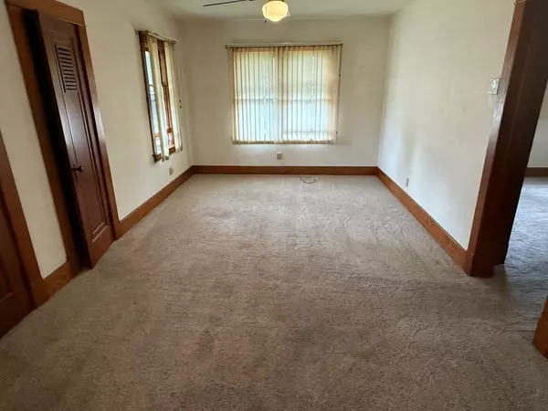 Clintonville, WI 54929-1445,63 9TH ST