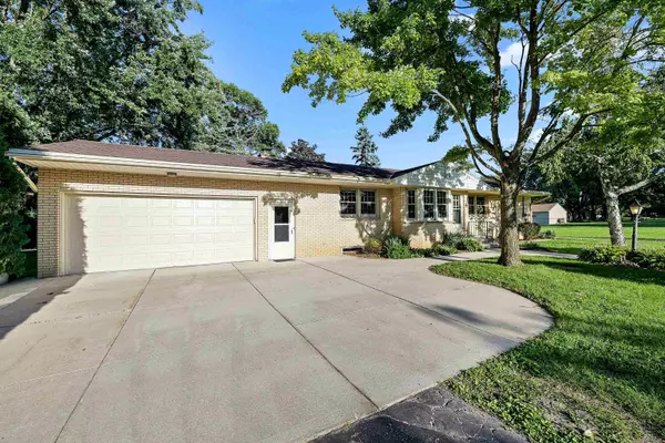 1142 FOND DU LAC AVE, Fond Du Lac, WI 54935