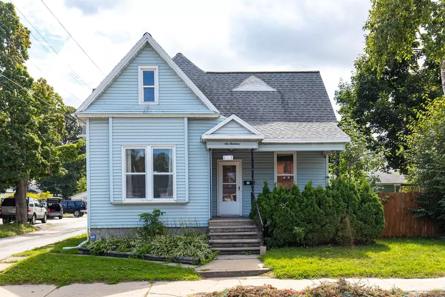 613 W WALNUT ST, Green Bay, WI 54303