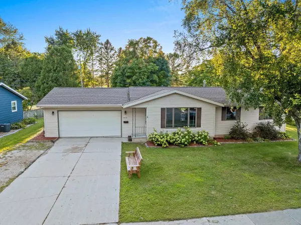 1403 HILLCREST AVE, Kewaunee, WI 54216