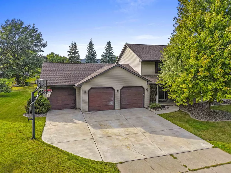 2850 PIONEER DR, Green Bay, WI 54313-9404