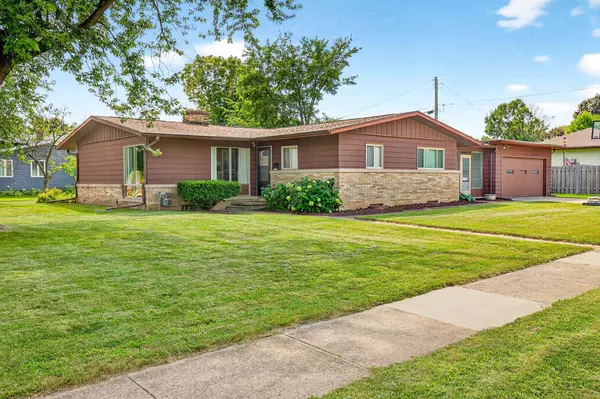1625 HAZEL ST, Oshkosh, WI 54901