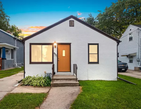 901 9TH ST, Green Bay, WI 54304-3503