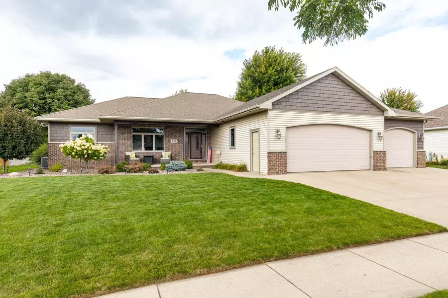 542 BERGHUIS DR, Combined Locks, WI 54113