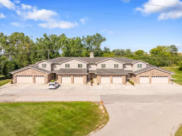 2127 ROYAL CREST CIR #5, Green Bay, WI 54311-5309