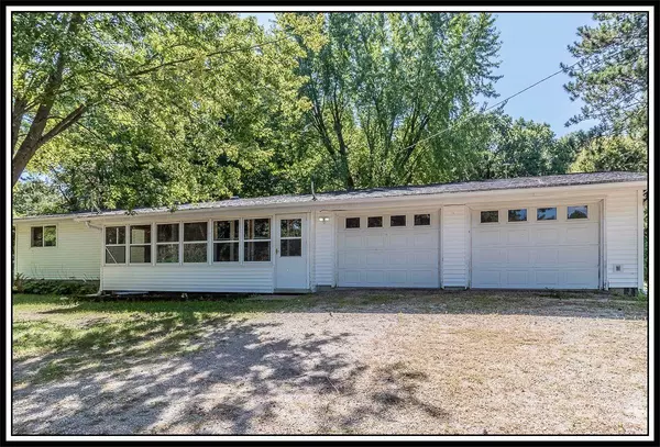 E1379 LARSON RD, Waupaca, WI 54981-7524