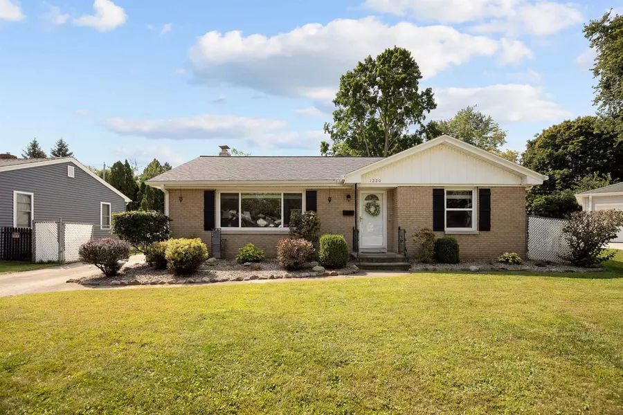 1220 LOCH DR, Green Bay, WI 54303