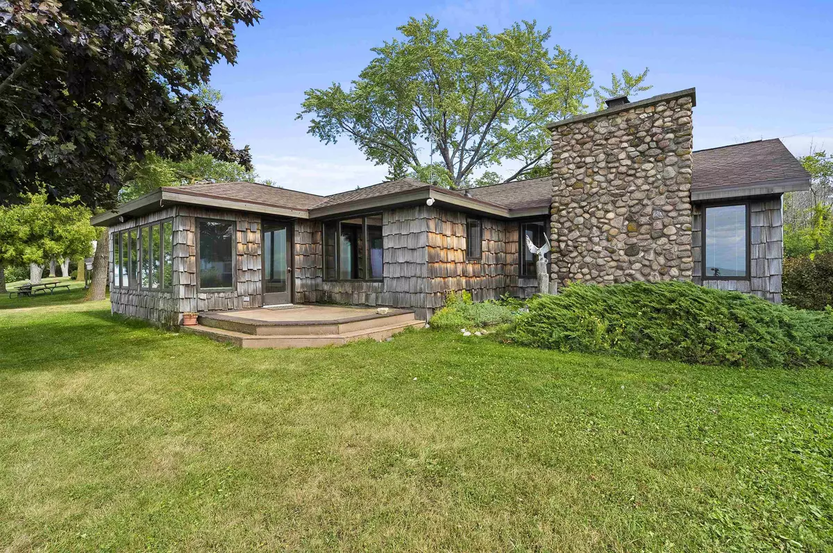 Luxemburg, WI 54217,N9613 BAY SHORE LN