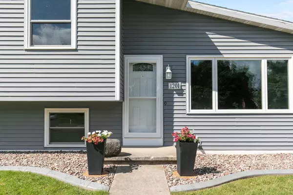 Neenah, WI 54956,1201 GREEN ACRES LN