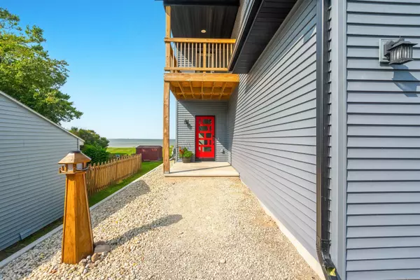 Green Bay, WI 54302-4729,2747 E SHORE DR