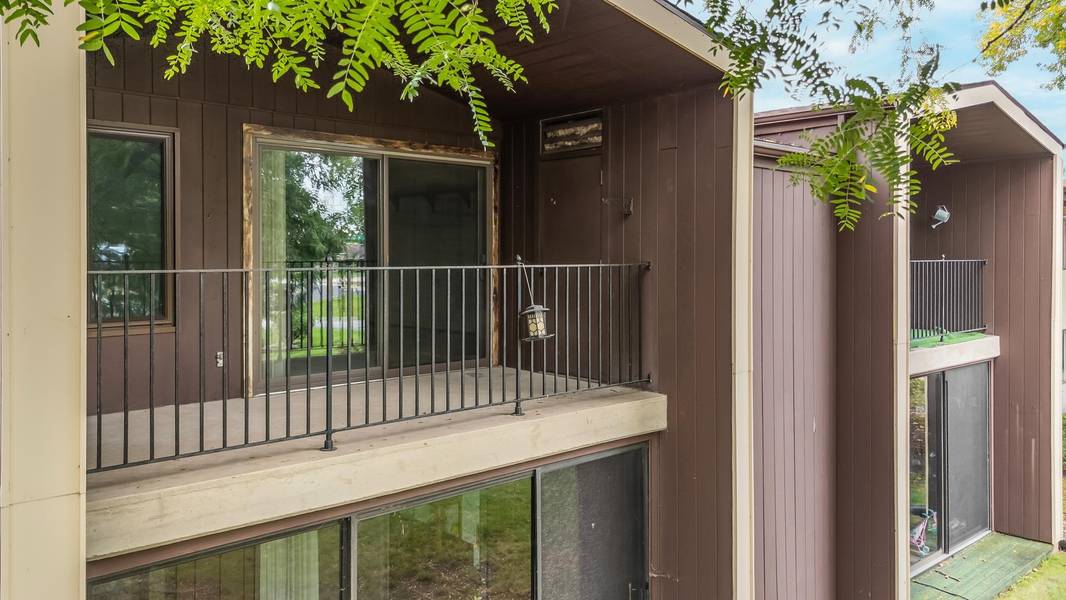 1699 ALCAN DR #214, Menasha, WI 54952-1251