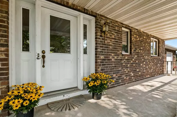 Manitowoc, WI 54220,212 APPLE BLOSSOM LN