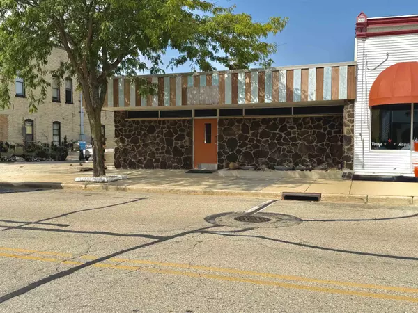 436 W WATER ST, Princeton, WI 54968