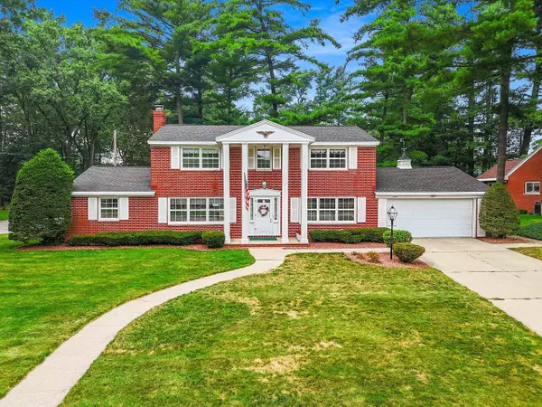 1518 SHANNON ST, Green Bay, WI 54304-2821
