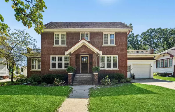 48 WOODLAND AVE, Fond Du Lac, WI 54935