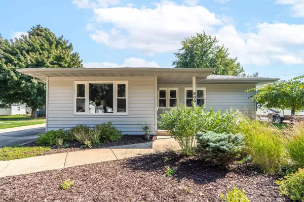 609 KARLYN ST, Combined Locks, WI 54113