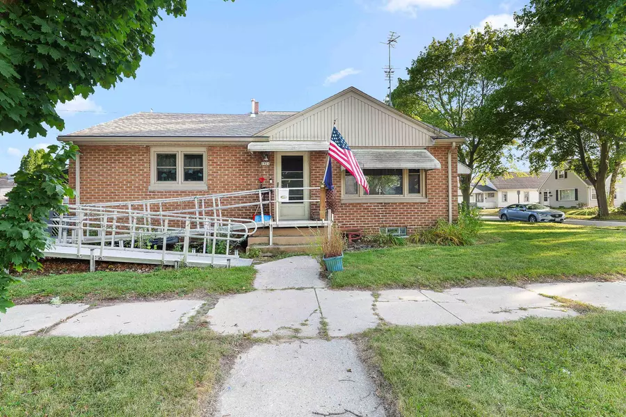 1921 GARFIELD AVE, Sheboygan, WI 53081-2259