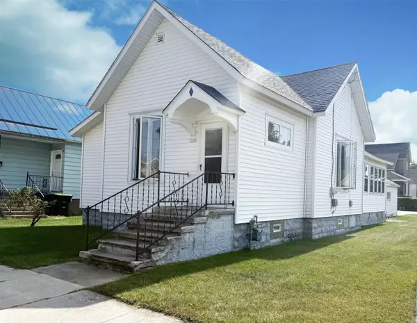 1323 13TH AVE, Menominee, MI 49858