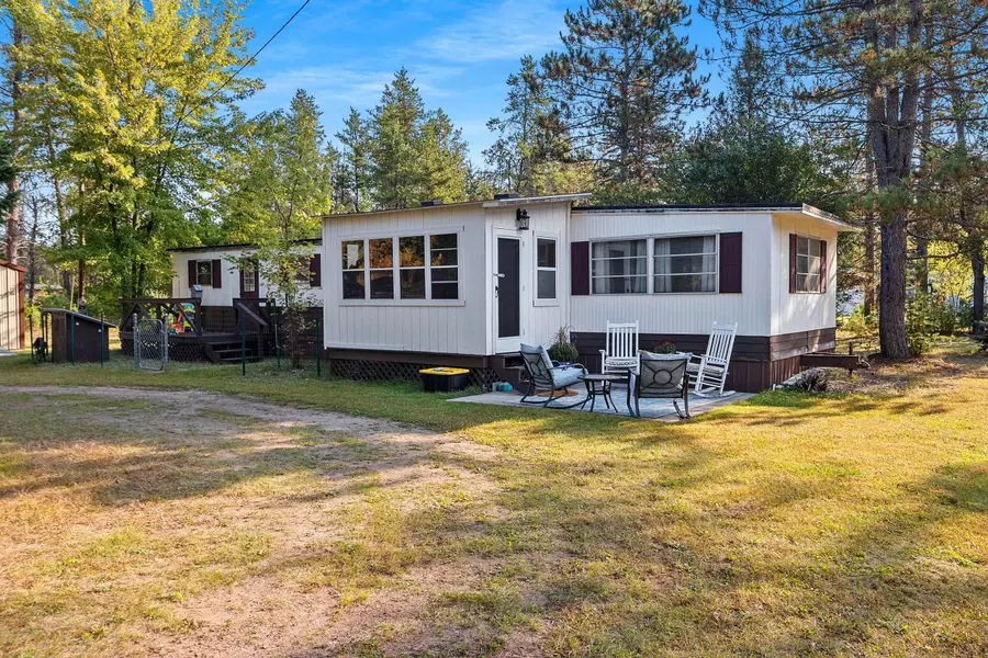 N9506 NESTERS RD, Crivitz, WI 54114-8112