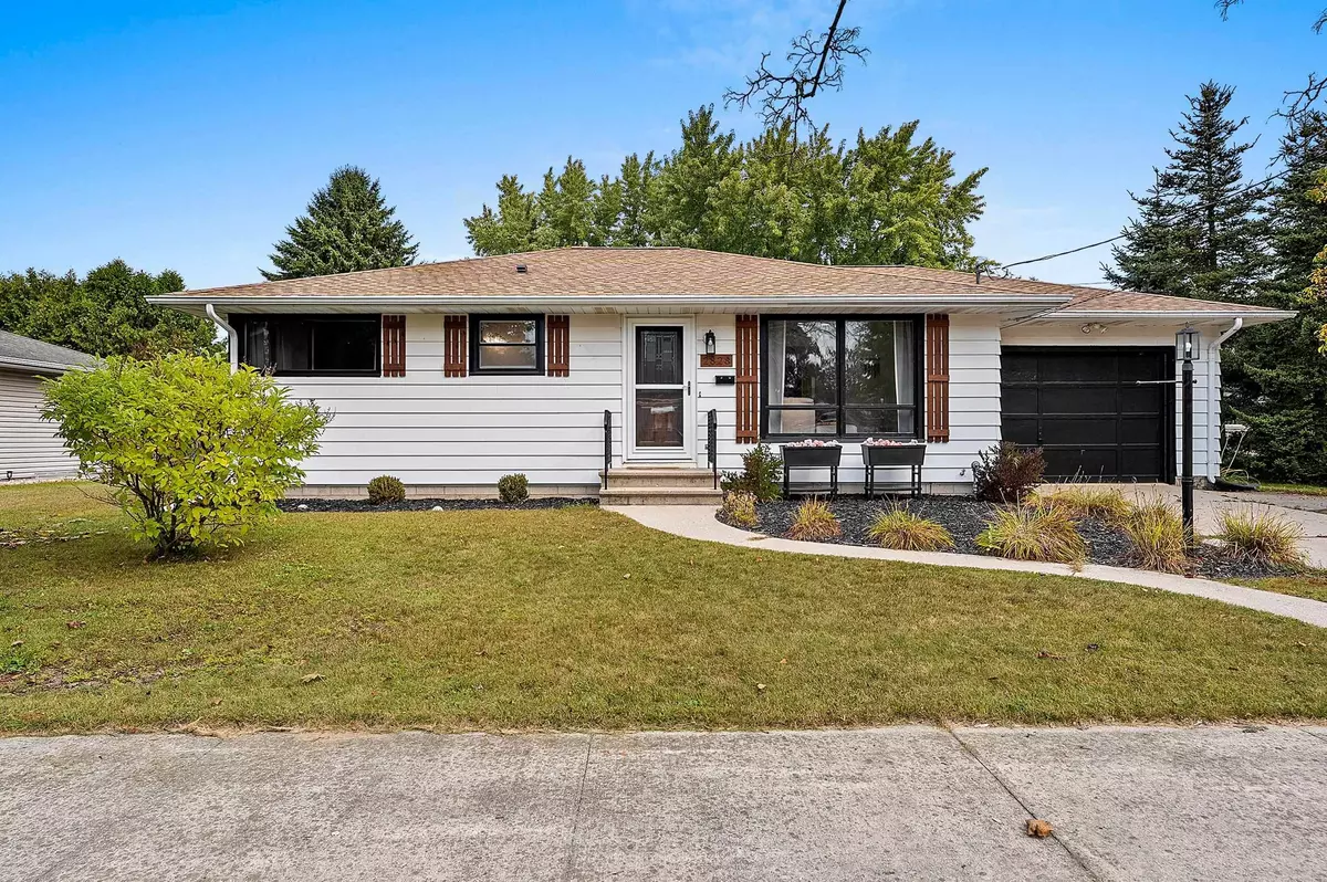 Two Rivers, WI 54241,2828 37TH ST