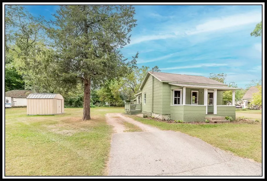 111 W PARKER ST, Weyauwega, WI 54983-9066