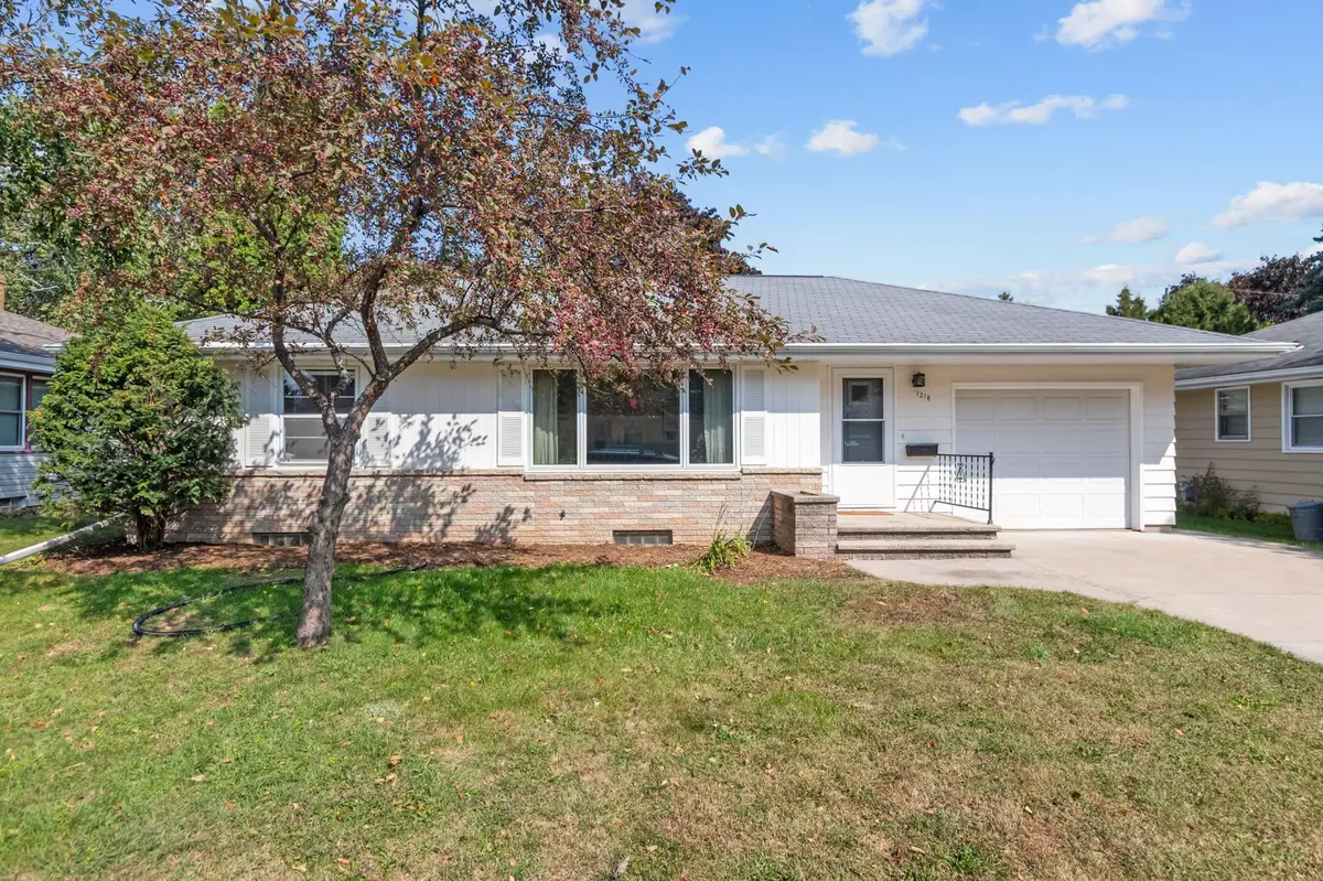 Appleton, WI 54914,1218 W BREWSTER ST