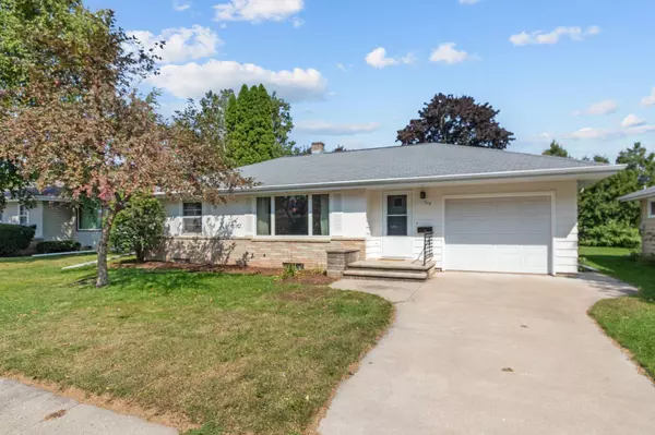 Appleton, WI 54914,1218 W BREWSTER ST