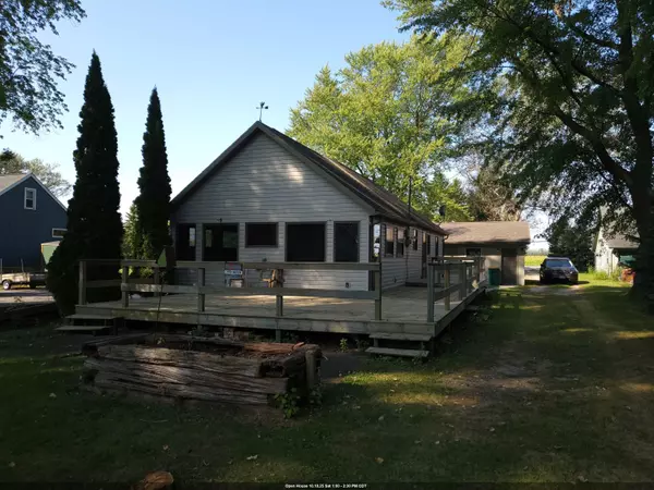 N8721 LAKESHORE DR, Fond Du Lac, WI 54935