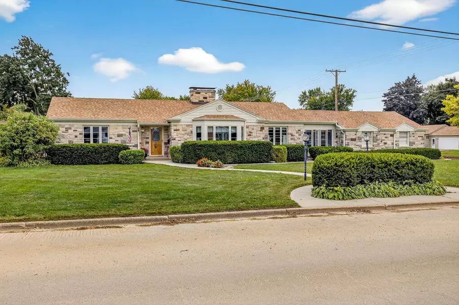 610 W PINE ST, New London, WI 54961