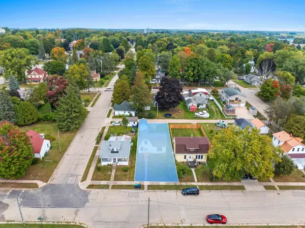 Clintonville, WI 54929-1523,51 WILSON ST