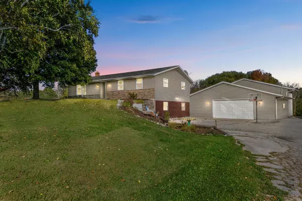 N5826 COUNTY LINE RD, Luxemburg, WI 54217