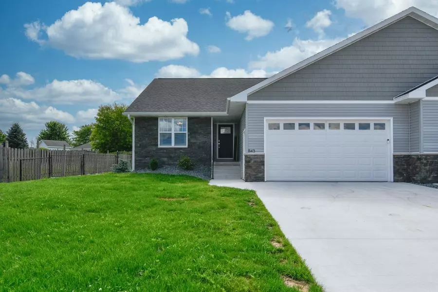 843 RED HAWK DR, Pulaski, WI 54162