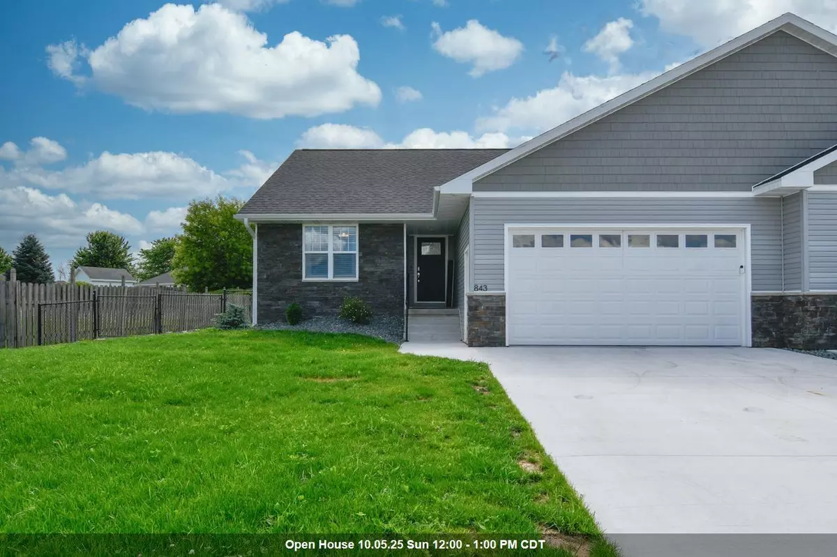 Pulaski, WI 54162,843 RED HAWK DR