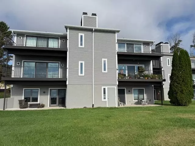 150 SUMMIT BEACH DR, Algoma, WI 54201