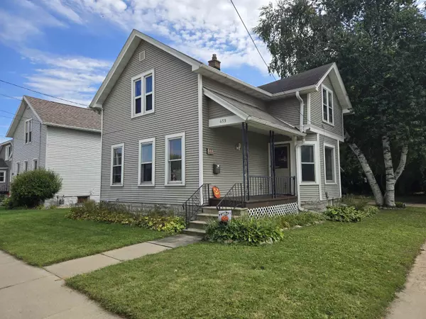 459 W 17TH AVE, Oshkosh, WI 54902