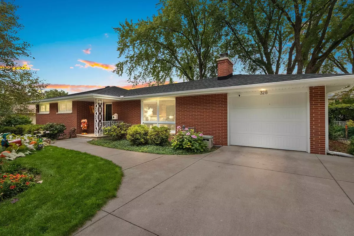 Green Bay, WI 54301-1239,328 E BRIAR LN