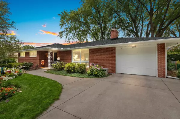 328 E BRIAR LN, Green Bay, WI 54301-1239