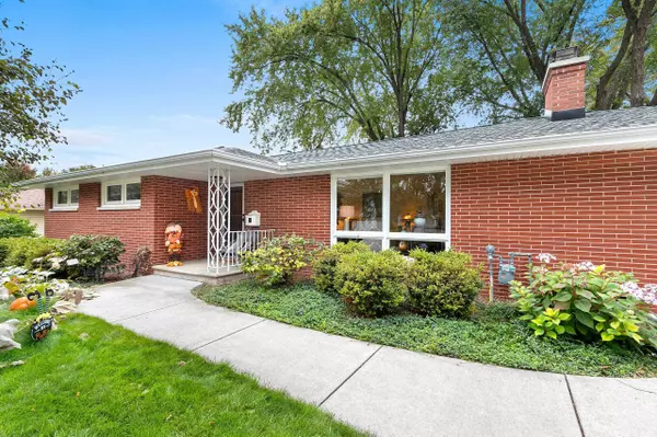 Green Bay, WI 54301-1239,328 E BRIAR LN