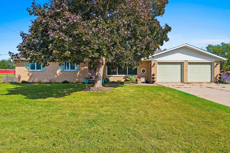 139 MEMORIAL DR, Pulaski, WI 54162